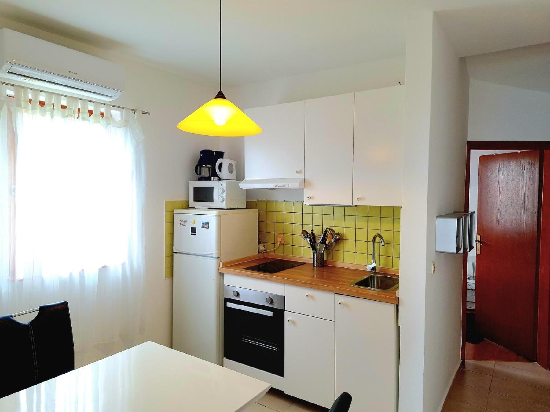Apartment Matea - 20M From The Beach Cesarica Extérieur photo