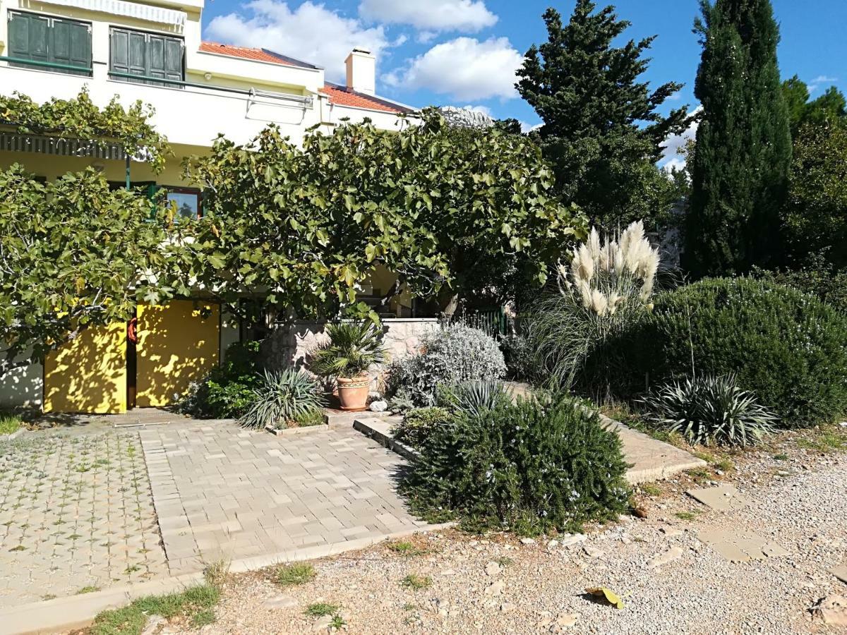 Apartment Matea - 20M From The Beach Cesarica Extérieur photo