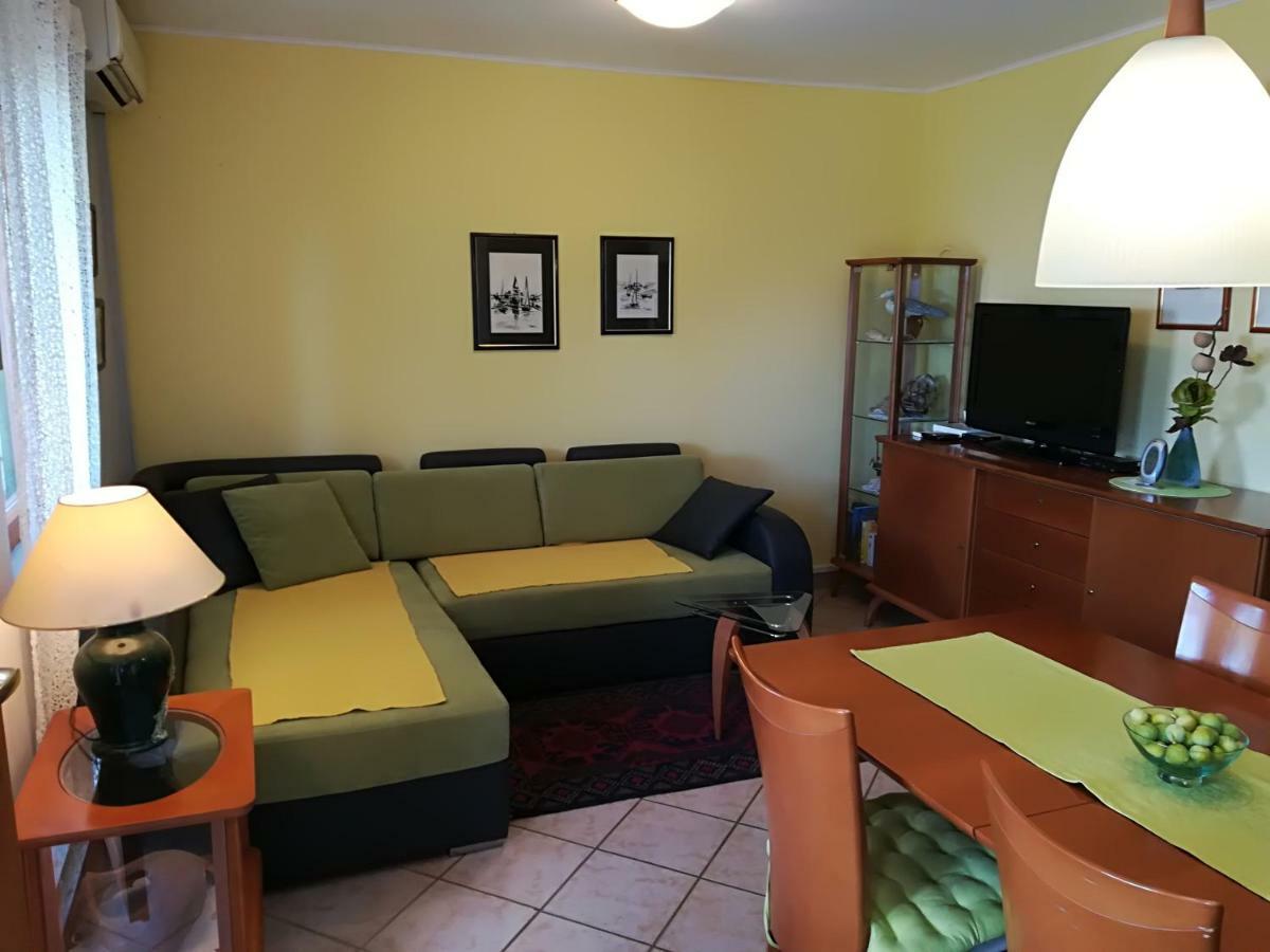 Apartment Matea - 20M From The Beach Cesarica Extérieur photo