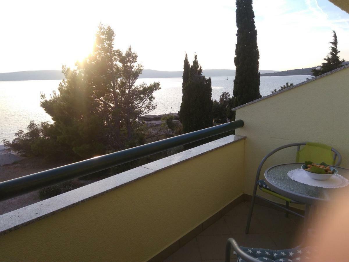 Apartment Matea - 20M From The Beach Cesarica Extérieur photo